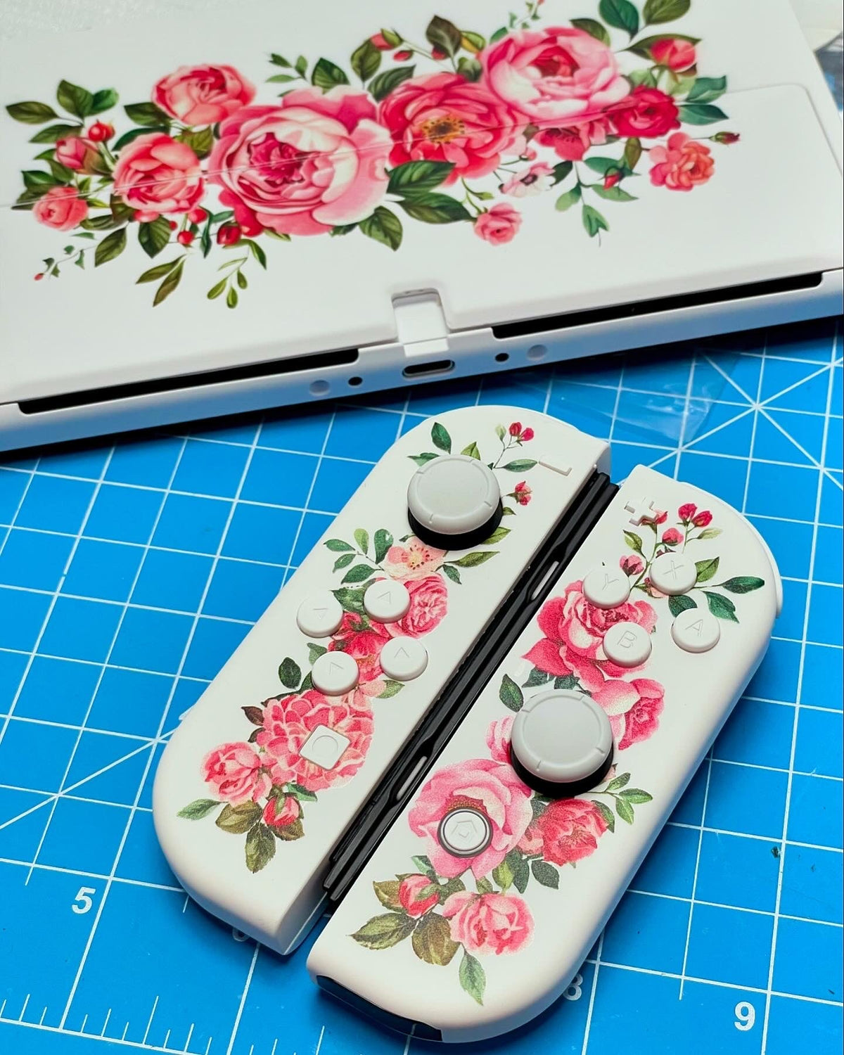 Customized Nintendo Switch Roses & Peonies - Premium Edition Floral Design