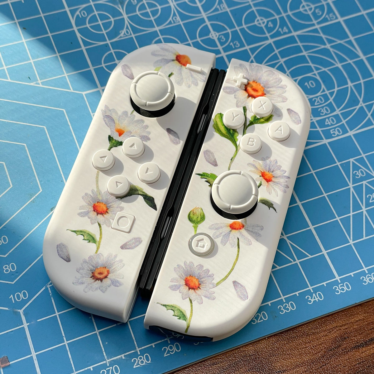 Custom Floral Joy-Cons with Daisies Nintendo Switch Gaming Controllers